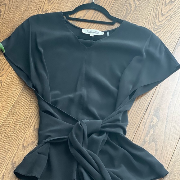 Gorgeous blouse - Picture 2 of 5